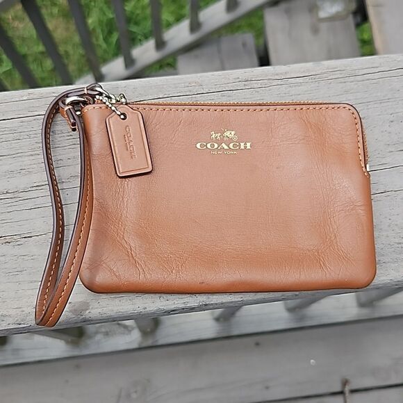 Coach F66449 Corner Zip wristlet - Picture 1 of 5